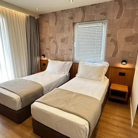Serenity Hotel *