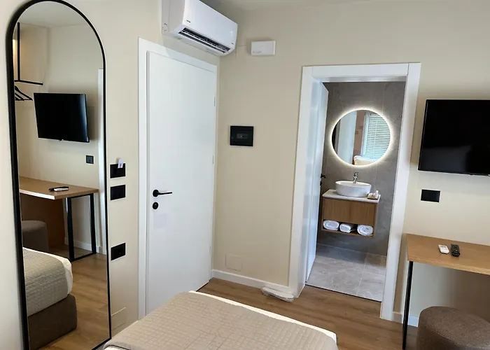 Serenity Hotel *