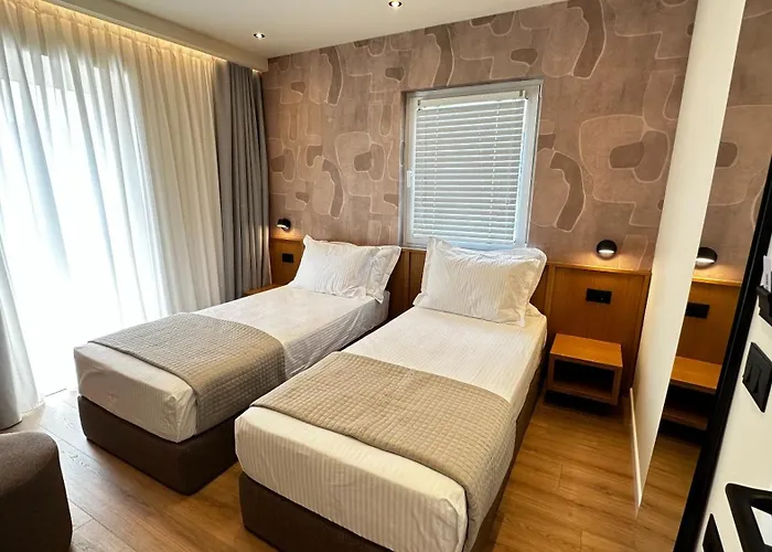 Serenity Hotel *